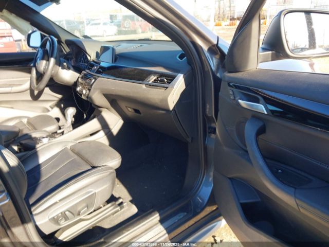 2018 BMW X1 WBXHT3C35J5K27998 Photo 4