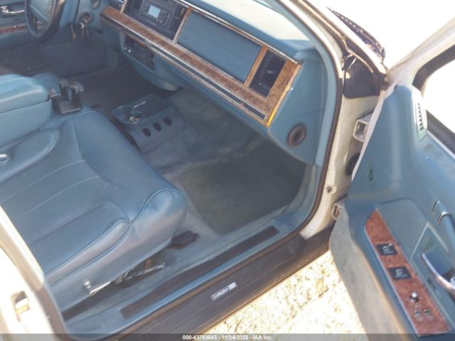 1993 LINCOLN TOWN CAR 1LNLM82W2PY685059 Photo 4