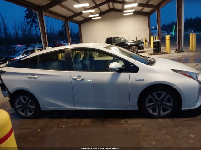 Toyota Prius Three Touring 2016 JTDKARFU2G3010106 Image 14
