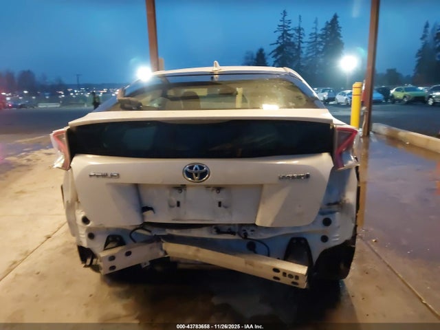 Toyota Prius Three Touring 2016 JTDKARFU2G3010106 Image 17