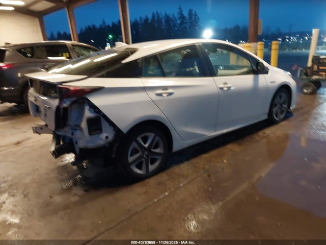 Toyota Prius Three Touring 2016 JTDKARFU2G3010106 Image 4