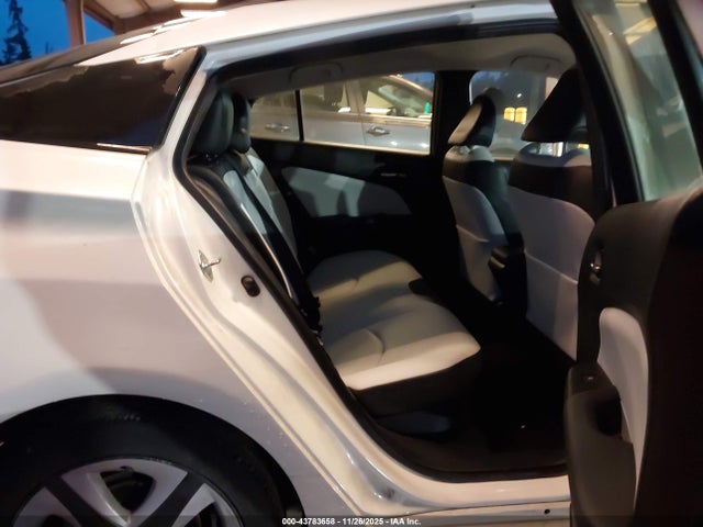 Toyota Prius Three Touring 2016 JTDKARFU2G3010106 Image 8