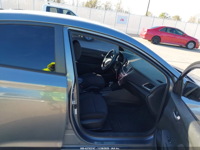 3KPC24A30JE030017 Hyundai Accent Sel