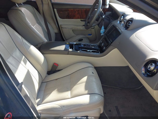 2015 JAGUAR XJ SAJWA2GZ6F8V79479 Photo 4