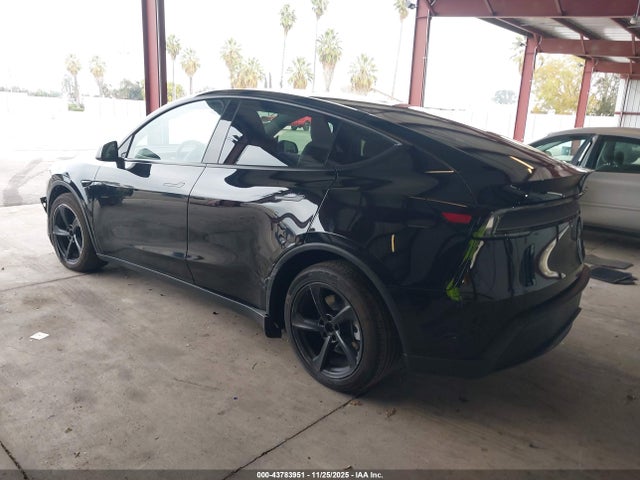 2026 TESLA MODEL Y 7SAYGDEEXTF373128 Photo 2