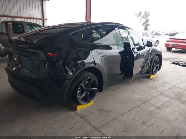 2026 TESLA MODEL Y 7SAYGDEEXTF373128 Photo 3