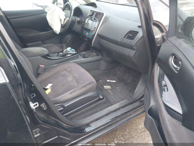 1N4AZ0CP6FC320665 Nissan LEAF SV