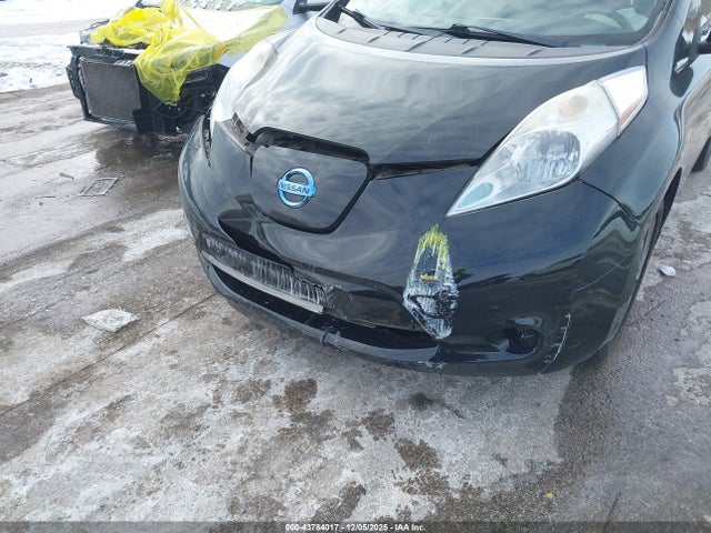 1N4AZ0CP6FC320665 Nissan LEAF SV