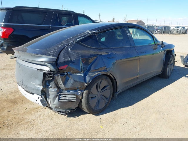 2026 TESLA MODEL Y 7SAYGDEE2TA396741 Photo 3