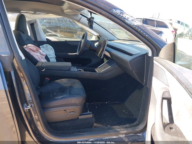 2026 TESLA MODEL Y 7SAYGDEE2TA396741 Photo 4