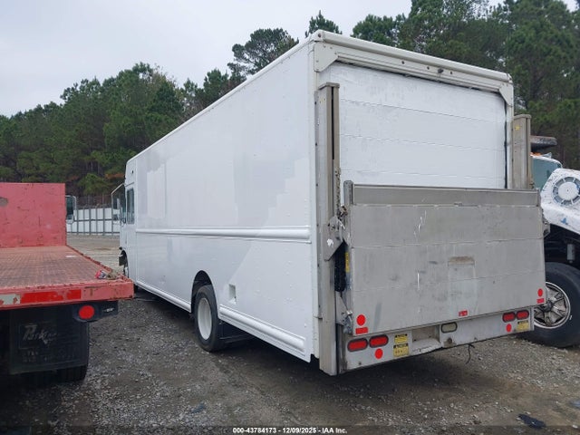 2015 FORD F-59 COMMERCIAL STRIPPED 1F66F5KY9F0A04374 Photo 2