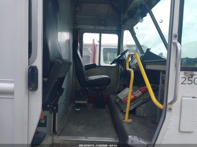 1F66F5KY9F0A04374 Ford F-59 Commercial Stripped
