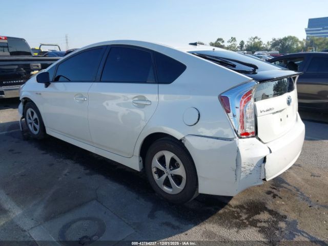 2015 TOYOTA PRIUS JTDKN3DU1F0412574 Photo 2