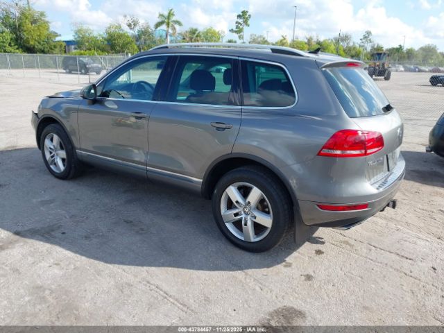 2014 VOLKSWAGEN TOUAREG WVGEP9BP3ED015037 Photo 2
