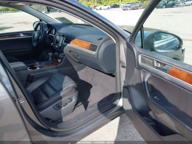 2014 VOLKSWAGEN TOUAREG WVGEP9BP3ED015037 Photo 4