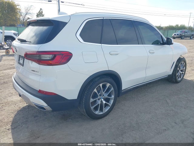 2019 BMW X5 5UXCR6C58KLL06618 Photo 3