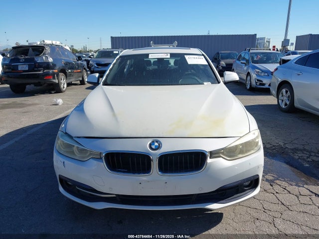 2017 Bmw 330i Xdrive მანქანა იყიდება აუქციონზე, vin: WBA8D9G32HNU62017, აუქციონის ნომერი: 43784484