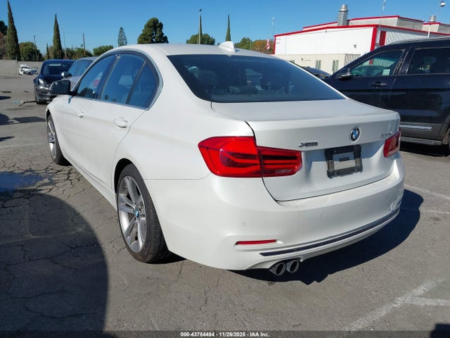2017 Bmw 330i Xdrive მანქანა იყიდება აუქციონზე, vin: WBA8D9G32HNU62017, აუქციონის ნომერი: 43784484