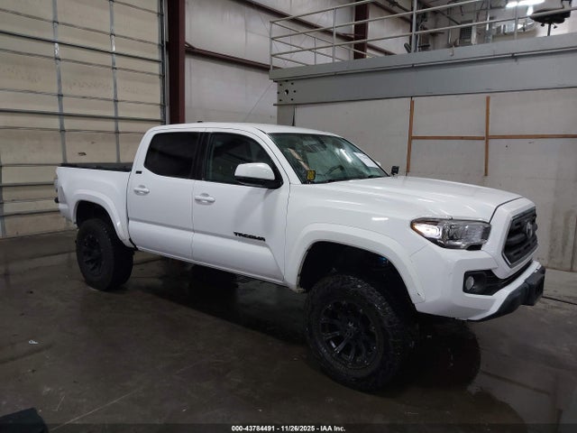 2016 Toyota Tacoma Sr5 V6 მანქანა იყიდება აუქციონზე, vin: 3TMAZ5CN1GM020831, აუქციონის ნომერი: 43784491