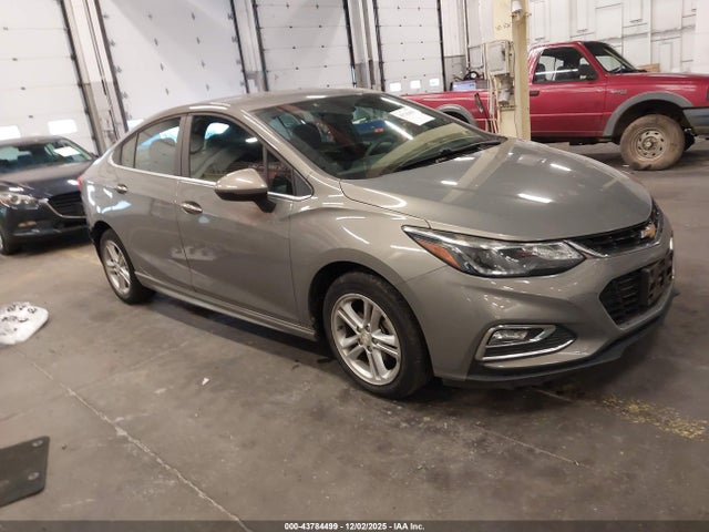 Chevrolet Cruze Lt Auto 2018 1G1BE5SM1J7211409 главное изображение