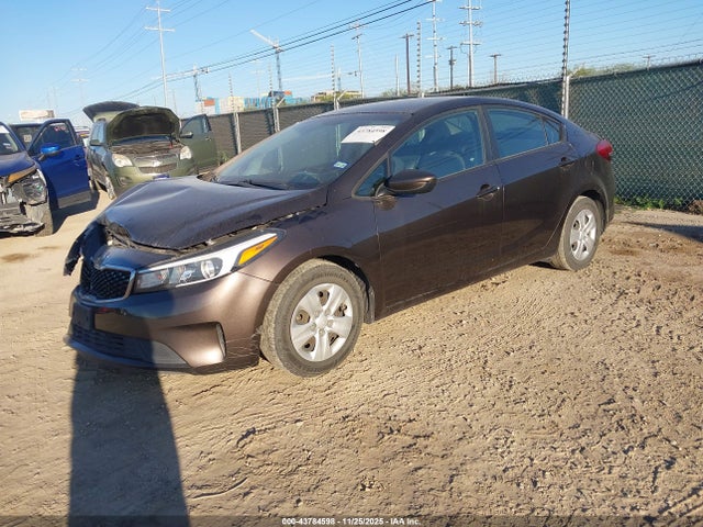 KIA FORTE LX 2017 3KPFL4A73HE073922 Image 2