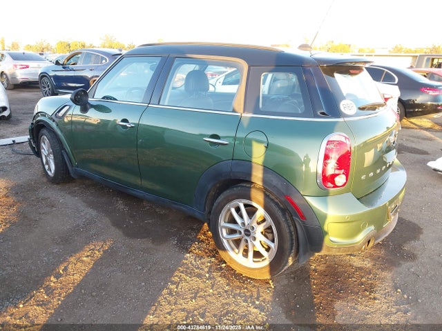 2015 MINI COUNTRYMAN WMWZC3C56FWT06226 Photo 2