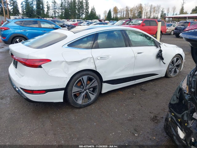 WAU1CAGH5SA028271 Audi A6 E-tron Premium