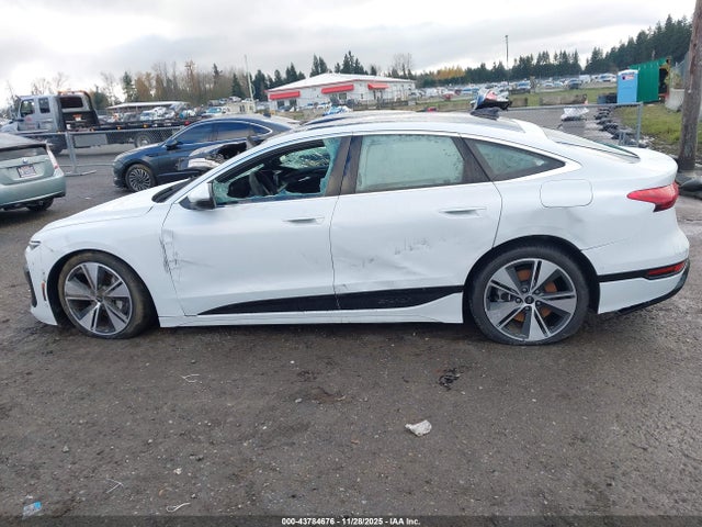 WAU1CAGH5SA028271 Audi A6 E-tron Premium