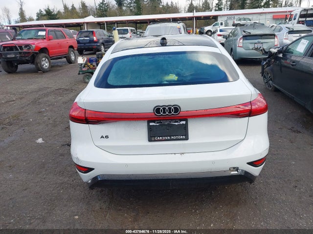 WAU1CAGH5SA028271 Audi A6 E-tron Premium