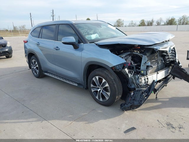 Toyota Highlander Hybrid Xle 2023 5TDKBRCH8PS134836 Image 1