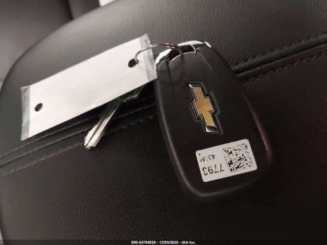 1G1ZD5ST5SF123401 Chevrolet lfv