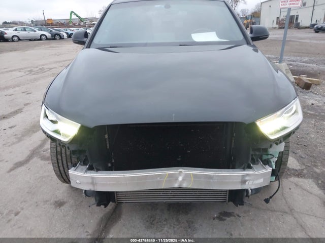 WA1ECCFS5HR003209 Audi Q3 2.0t Premium