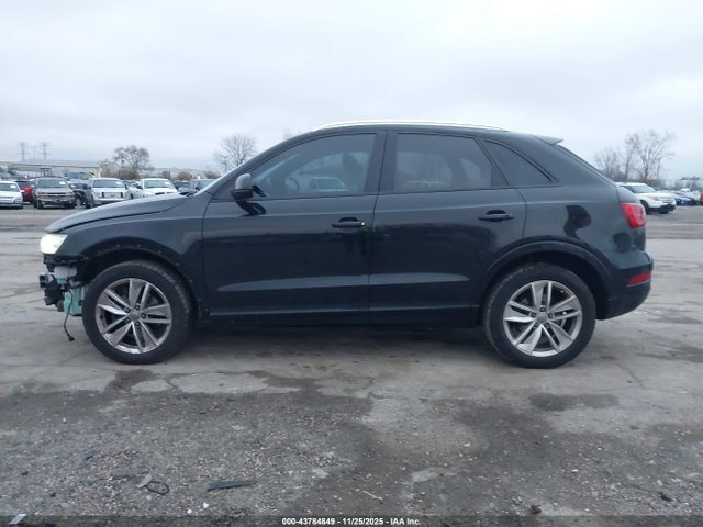 WA1ECCFS5HR003209 Audi Q3 2.0t Premium