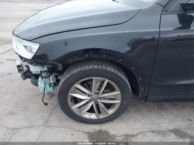 WA1ECCFS5HR003209 Audi Q3 2.0t Premium