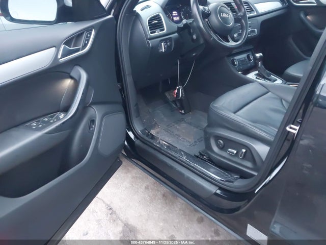 WA1ECCFS5HR003209 Audi Q3 2.0t Premium