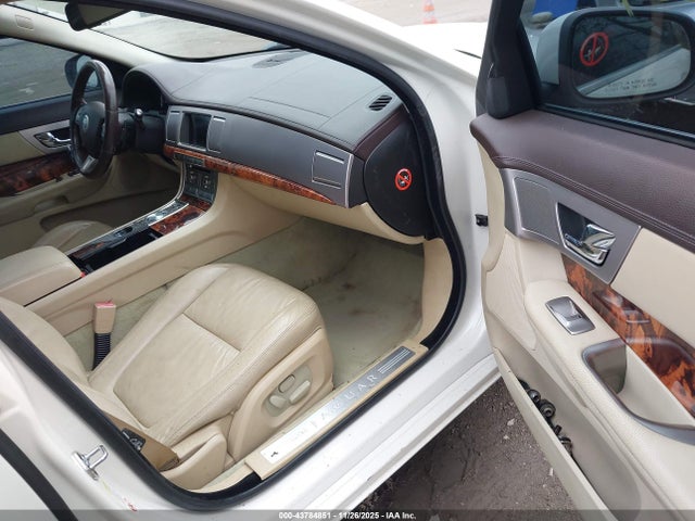 2009 JAGUAR XF SAJWA05B79HR28678 Photo 4