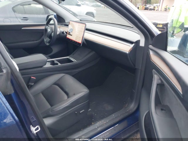 2023 TESLA MODEL Y 7SAYGDEE2PF922441 Photo 4