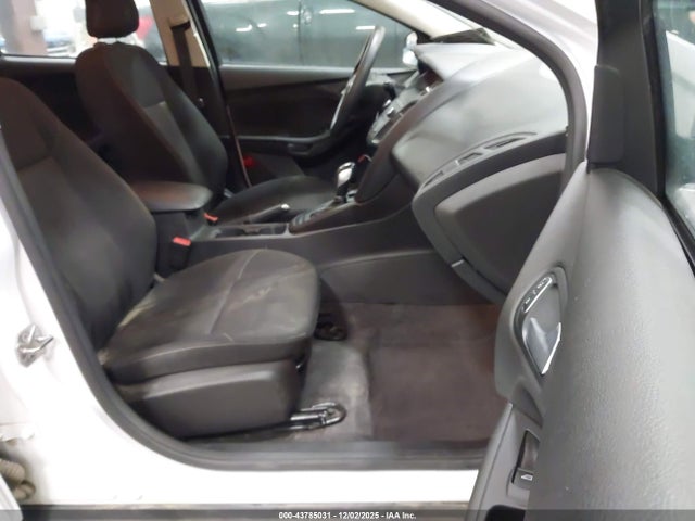 1FADP3K29JL207280 Ford FOCUS SE