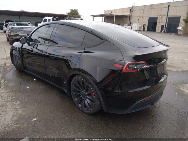 2023 TESLA MODEL Y 7SAYGDEF6PF744591 Photo 2