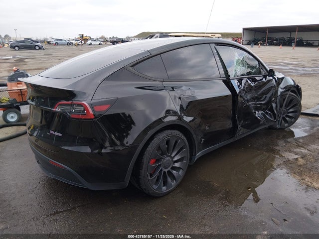 2023 TESLA MODEL Y 7SAYGDEF6PF744591 Photo 3