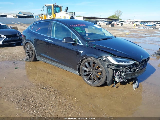 2017 TESLA MODEL X 5YJXCBE25HF044939 Photo 0