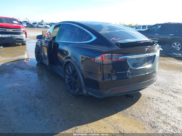 2017 TESLA MODEL X 5YJXCBE25HF044939 Photo 2