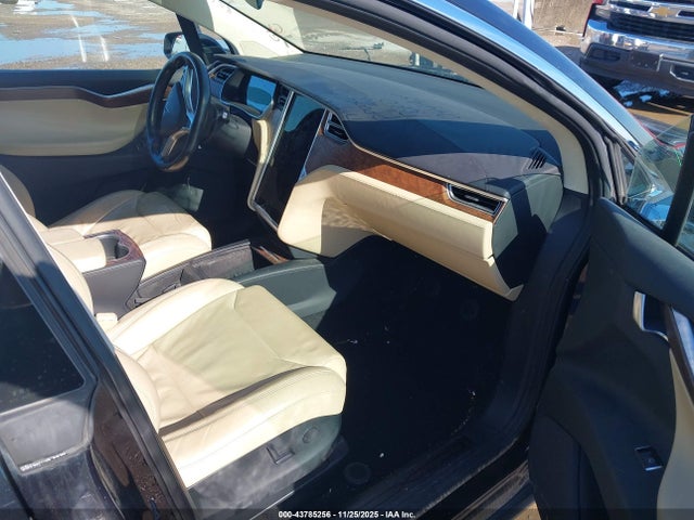 2017 TESLA MODEL X 5YJXCBE25HF044939 Photo 4