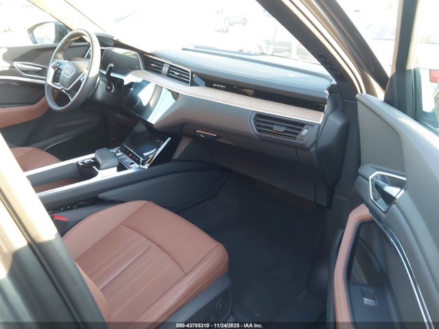 2024 AUDI Q8 E-TRON WA15AAGE7RB055275 Photo 4