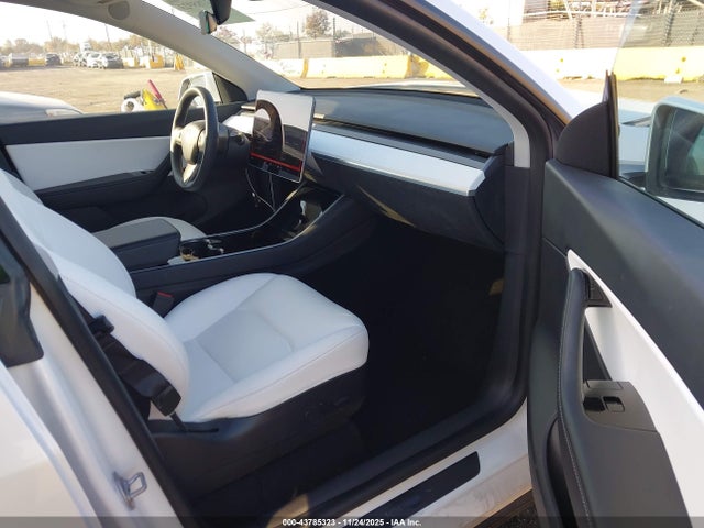 2020 TESLA MODEL Y 5YJYGDEE4LF019232 Photo 4