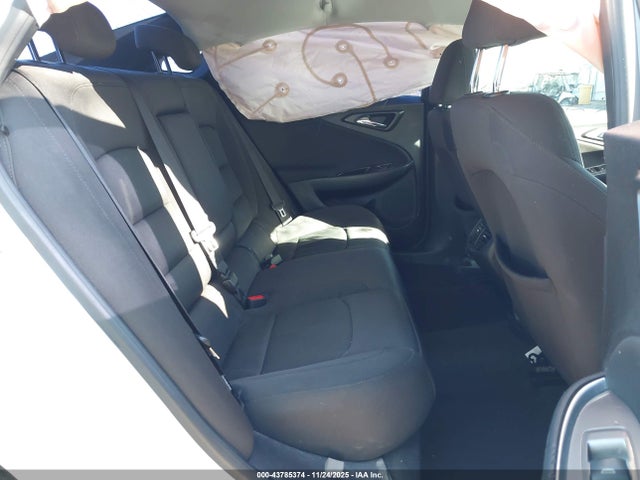 1G1ZE5STXHF190128 Chevrolet MALIBU 1LT
