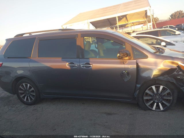 Toyota Sienna Xle 7 Passenger 2018 5TDDZ3DC4JS200682 Image 13