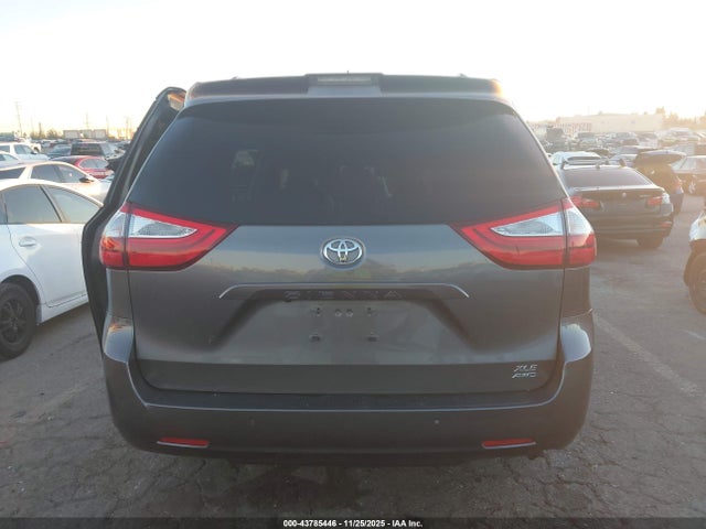 Toyota Sienna Xle 7 Passenger 2018 5TDDZ3DC4JS200682 Image 16