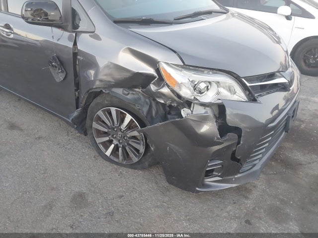 Toyota Sienna Xle 7 Passenger 2018 5TDDZ3DC4JS200682 Image 17