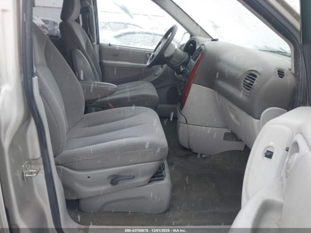 2005 CHRYSLER TOWN & COUNTRY 2C4GP44R05R591020 Photo 4